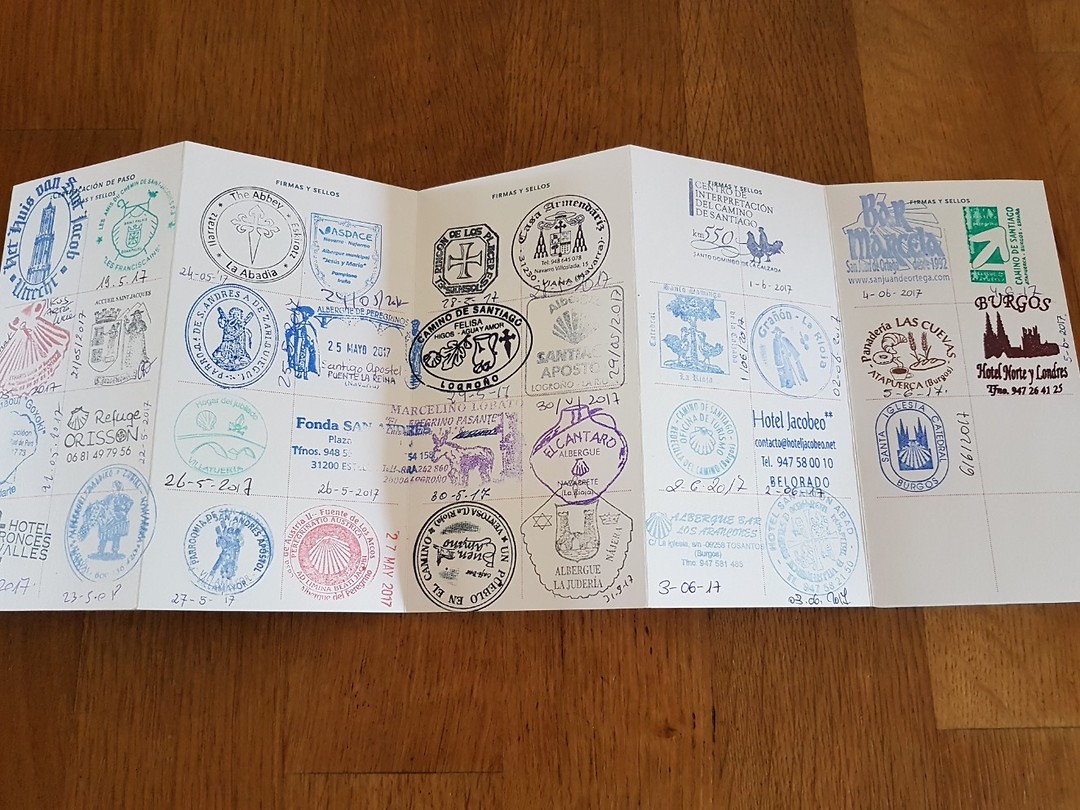 Leuke herinnering: de stempels van Saint Palais - Burgos op de credential