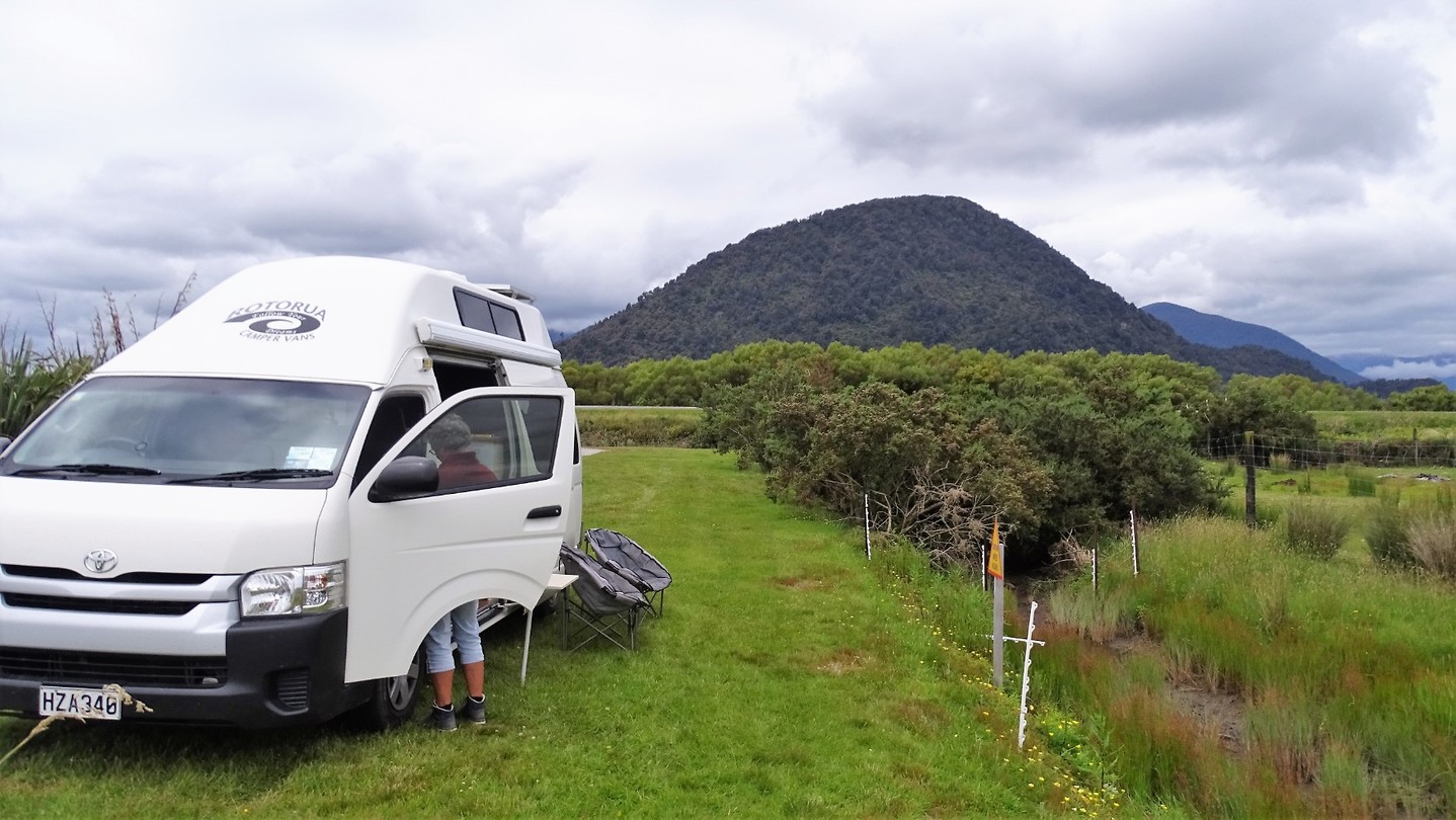9 kampeerplek in Haast