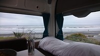 Uitzicht op de abel tasman sea vanuit camper