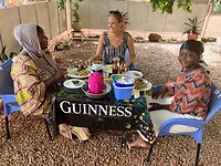 Wat eten tijdens het doen van inkopen met Rahma en Zuleiha.