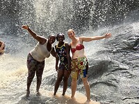 Genieten van de waterfalls.
