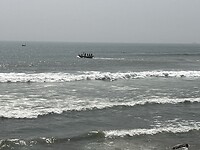 De vissers varen uit.