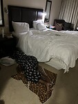 Zuleiha vindt het bed te warm en slaapt liever op de grond.