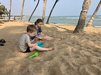 Bij Kosa op het strand.