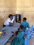 Madam Emelia met Suabida en Abukari