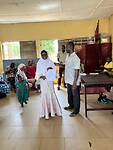 Fatahiya krijgt haar certificaat.