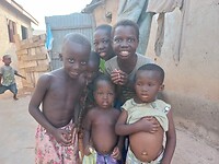 Sales, Mubaric, Barika, Radia, Rahma en Sani.