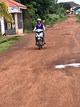 Leren scooter rijden.