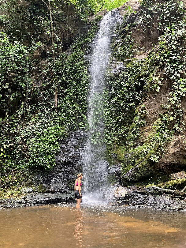 Na ruim twee uur aangekomen bij de waterval.