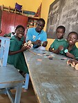 In de klas; Suabida, mister Naporo, Zaidan, Gafaru