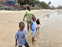 De eerste keer op het strand