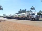 road train (megavrachtwagen)