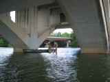 Rustpauze onder de vleermuizenbrug