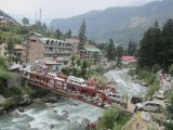 Busy, crowded Manali