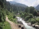 During a walk along the river of Manali