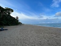 Het strand van Bluff Beach bij Island Plantation op Isla Colon