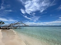 Strand en uitzicht op Isla Zapatilla