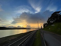 Zonsondergang boven Panama Kanaal