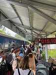Drukte op het station van Ella