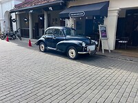 Oude stad, oude auto