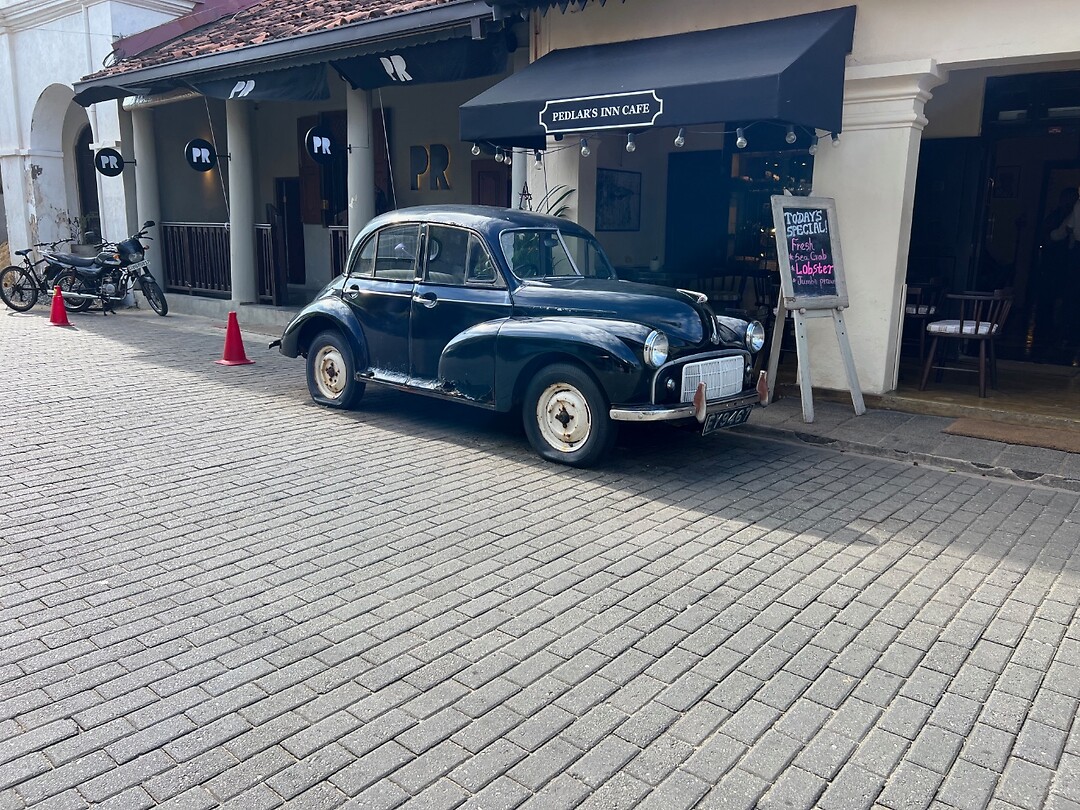 Oude stad, oude auto