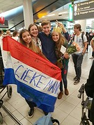 Lynn, Marloes en Harald kwamen me ophalen. Ze hadden een spandoek voor me gemaakt!