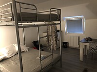 Mijn stapel 2-persoonsbed. Ik slaap beneden