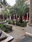 De tuin van het voormalige klooster