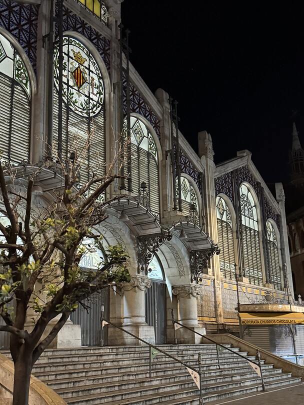 De Mercat in de avond