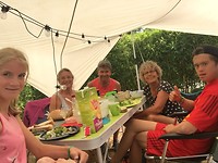 Op de camping met broer, schoonzus, buurmeisje en neef