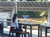 Even een wijntje tijdens het wachten op de ferry terug naar huis