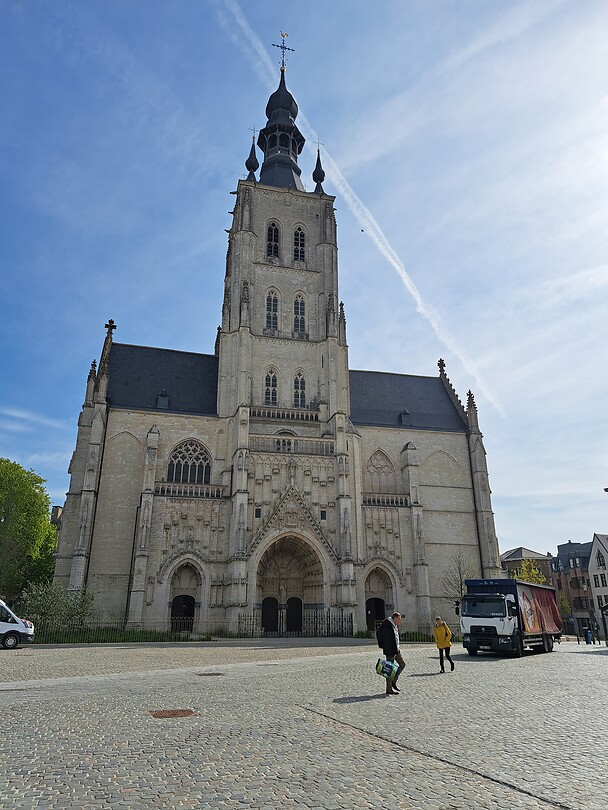 België
