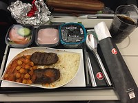 De lunch in het vliegtuig
