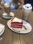 Koffie met red velvet cake