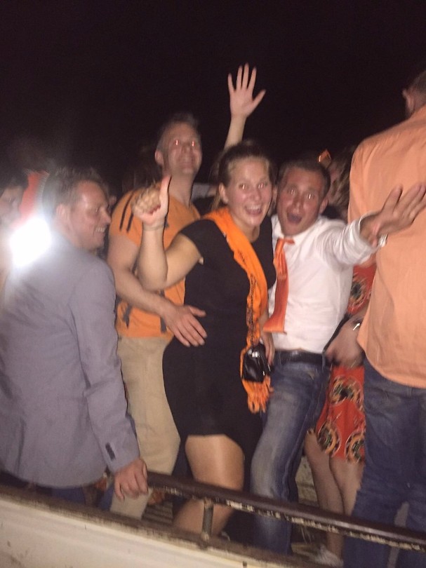op de laadwagen met z'n allen!