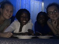 samen eten en film kijken met onze collega's