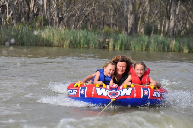 Met Shannan achter de speedboot
