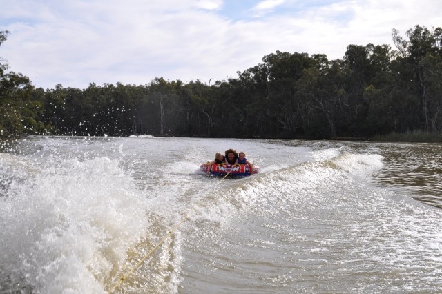 Full speed achter de speedboot