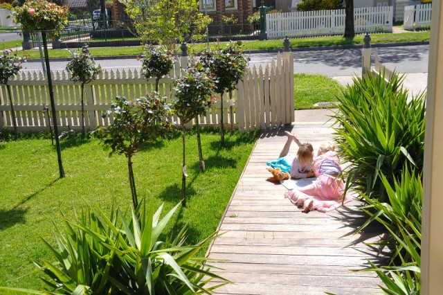 Spelen in de voortuin met Eloise