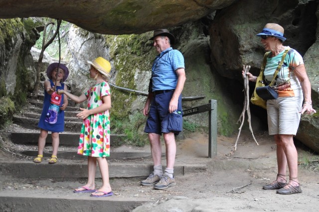 This hanging rock isn't heavy