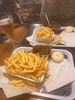 Lekker friete met zuurvlees bij ‘t Bootje @Brugge