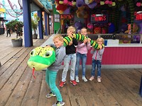 we hebben een knuffelslang gewonnen op een soort kermis in Santa Monica