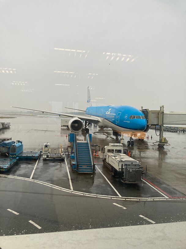 Nederland verlaten op een regenachtige ochtend