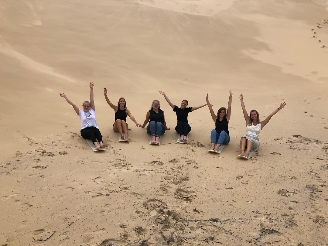 Groepsfoto sandboarden