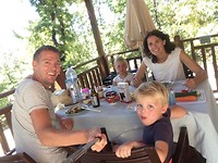 Lunch op de veranda in Toscane