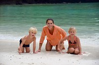 Addi, Evi en Sem op Maya Beach