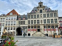 Stadhuis en Grand-hotel De Draak (Grote Markt)