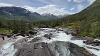 Onderaan de Likholefossen
