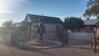 Standbeeld Wyatt Earp bij zijn huis