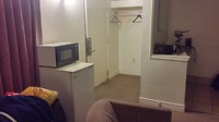 Voorzien van magnetron en koelkast, dat is in meeste motels standaard. Evenals de airco.